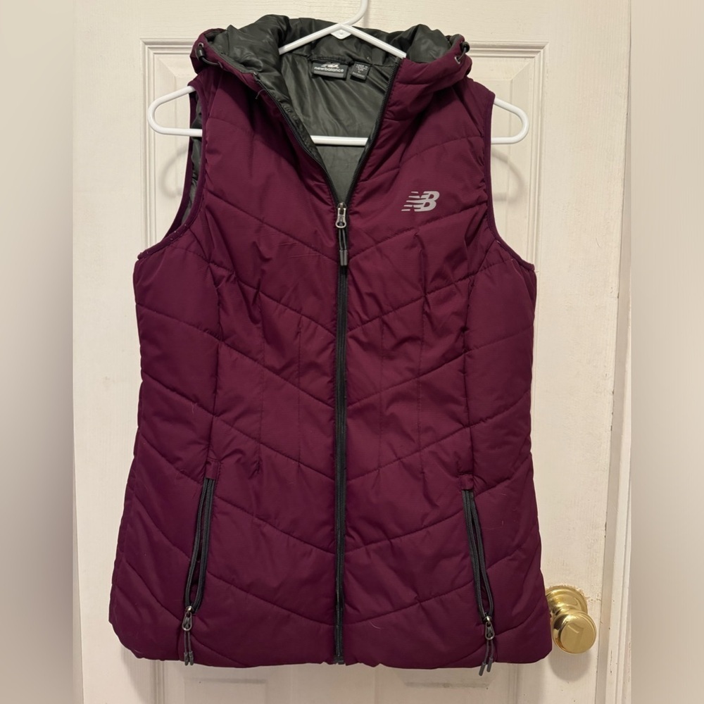 New Balance Women's Quilted Hooded Vest - Burgundy